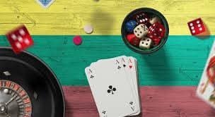 Antarmuka Caribbean Stud Poker di aplikasi tiraitoto dengan tampilan kartu pemain dan dealer yang jelas